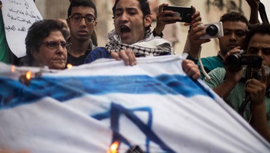 Citizens protested Wednesday in front of the Press Syndicate against normalisation with Israel, following MP Tawfik Okasha's meeting with the Israeli ambaasador. (Photo by Asmaa Gamal)
