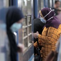 People in a Metro station in Cairo wearing masks to protect against coronavirus COVID-19 Daily News Egypt