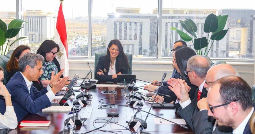 Egyptian officials meet with EBRD Board of Directors to discuss cooperation, investments