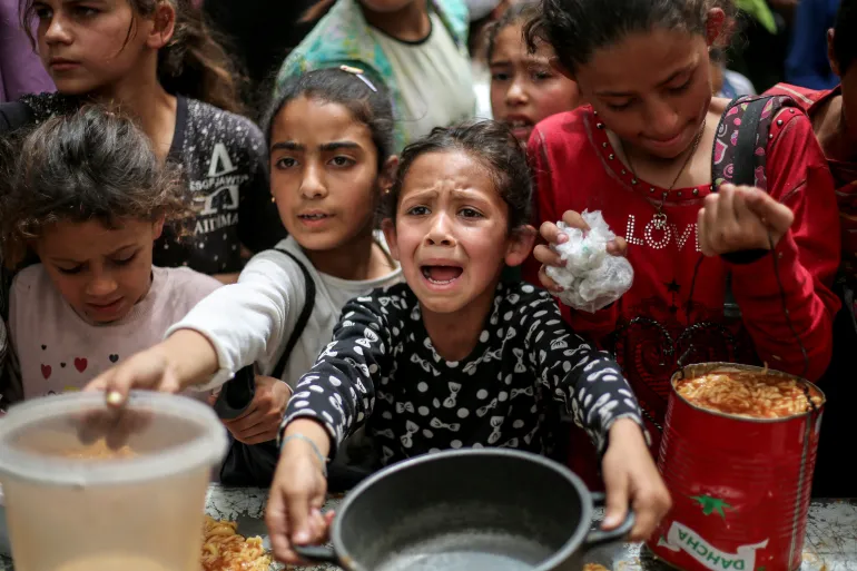 Israeli escalation in Gaza amid warnings of humanitarian collapse