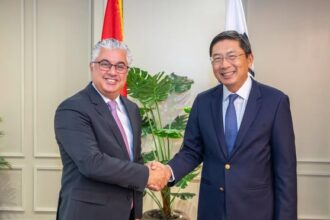 Walid Gamal El-Din, Chairperson of the Suez Canal Economic Zone (SCZONE) with Ambassador of Singapore to Cairo, Dominic Goh