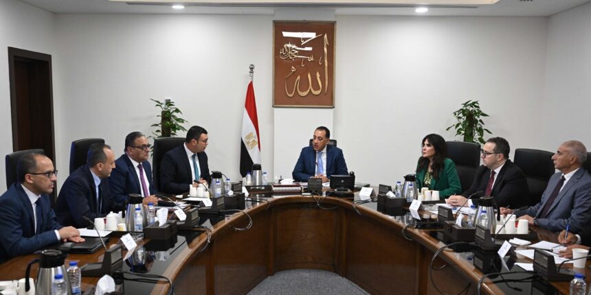 Madbouly reviews legalisation of newly annexed lands to new cities, housing offerings