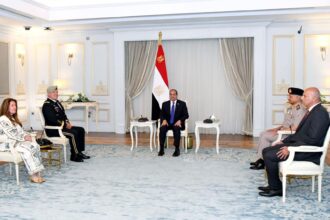 Al-Sisi meets US CENTCOM chief to discuss military ties, Gaza ceasefire