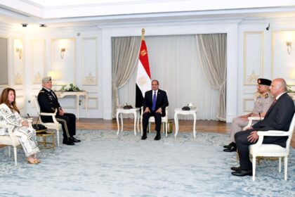 Al-Sisi meets US CENTCOM chief to discuss military ties, Gaza ceasefire