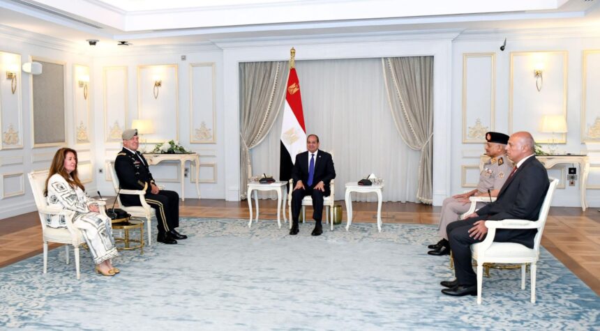 Al-Sisi meets US CENTCOM chief to discuss military ties, Gaza ceasefire