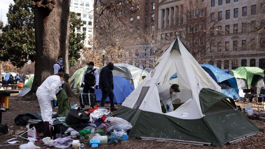 Trump orders homeless out of DC, deploys federal agents and prepares National Guard