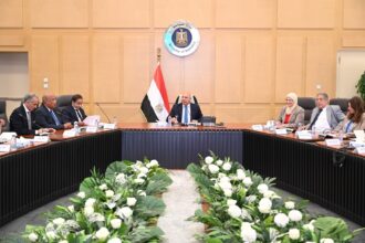 Industry minister, automakers discuss localizing car sheet metal production