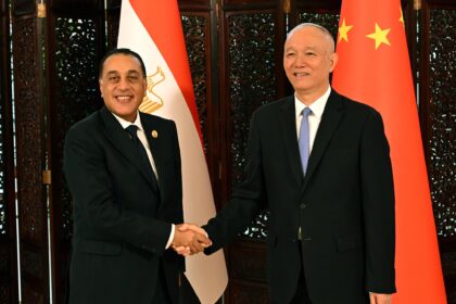 Madbouly urges Chinese investment in Egypt’s EV, desalination, and renewable energy