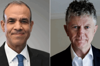 Egyptian Foreign Minister Badr Abdelatty (L) and British National Security Adviser Jonathan Powell (R)