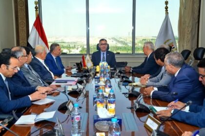 Egypt's Supply Minister reviews development plans for state sugar company