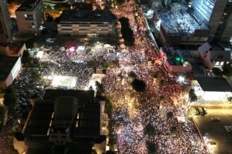 Israelis protest for hostage deal amid growing pressure on Netanyahu