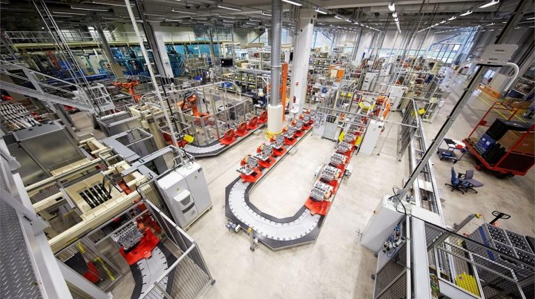 Manufacturing, extractive index drops 11.9% in June 2025