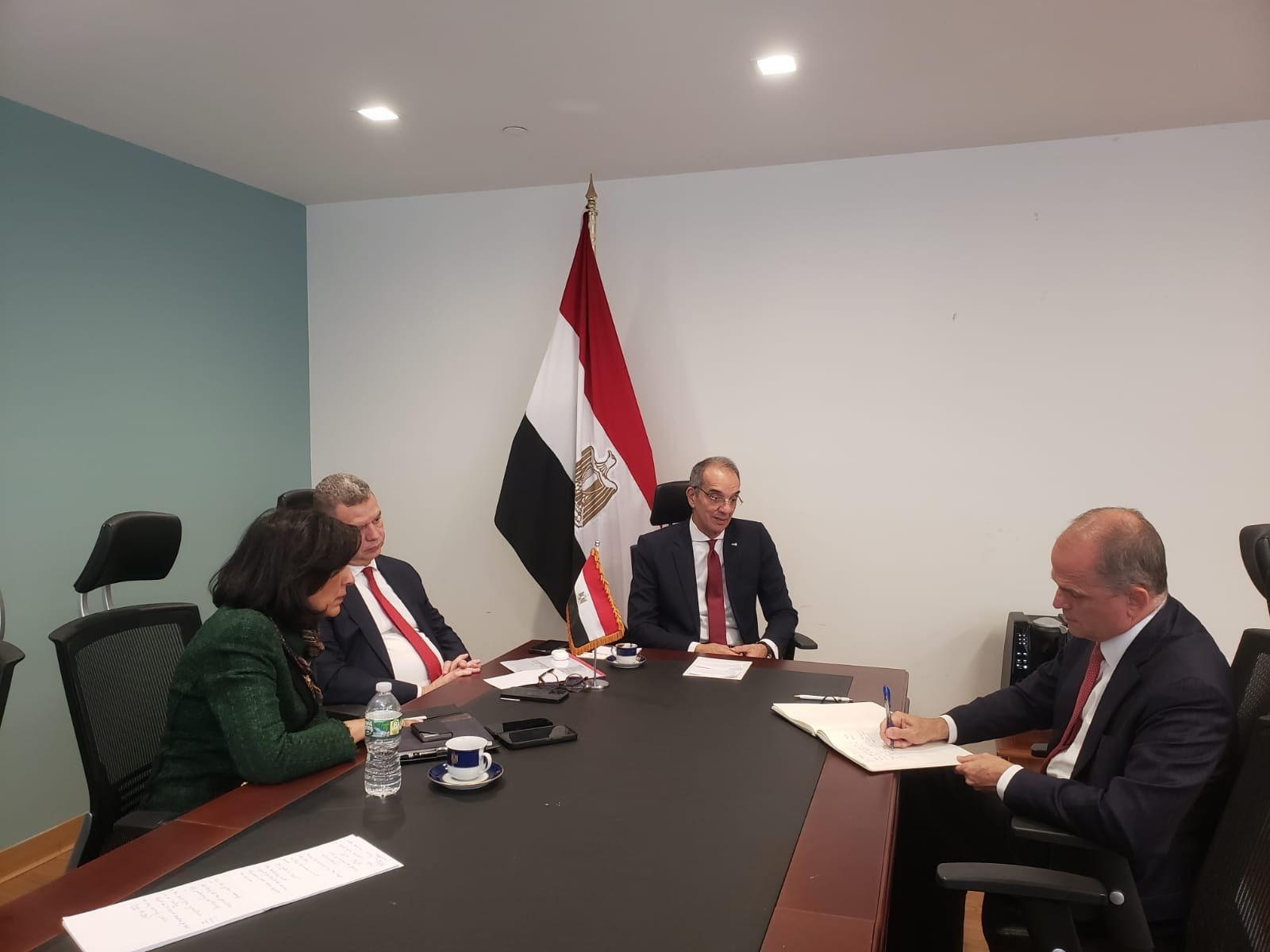 Communications Minister promotes expansion of US investments in Egypt’s digital outsourcing sector