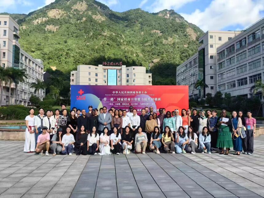 Egyptian BRI Seminar Participants Visit Fujian University of Technology