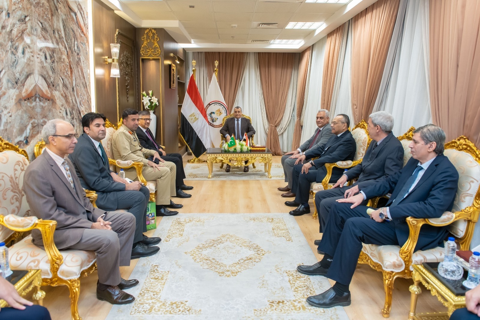 Egypt, Pakistan discuss enhanced cooperation in defence, civilian manufacturing