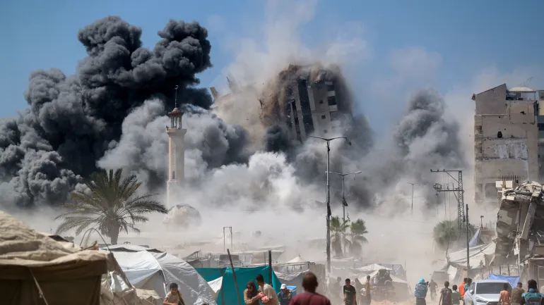 Israel intensifies Gaza offensive amid renewed diplomatic efforts, international pressure
