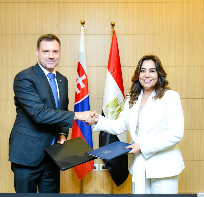 Ministers of Egypt، Slovakia sign MoU on environmental protection، climate change