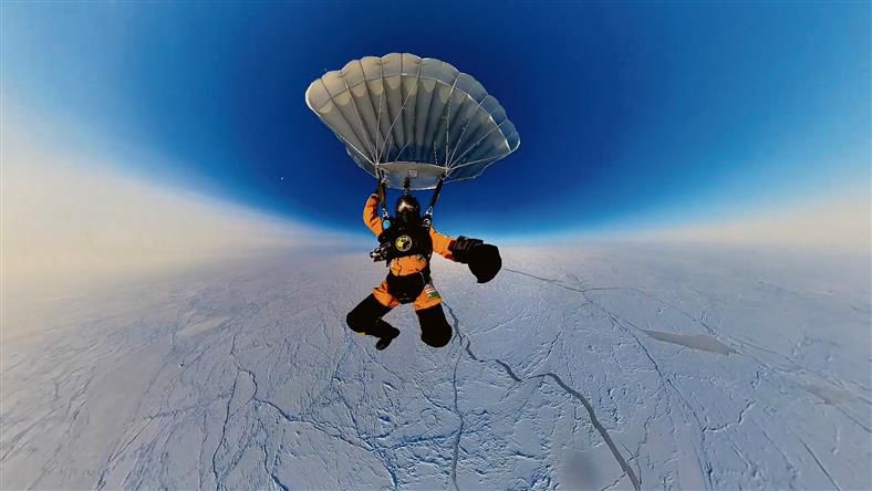 Russian cosmonaut and pilot to skydive from stratosphere over South Pole