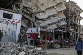 Israel accused of ceasefire violations as humanitarian risks escalate in Gaza