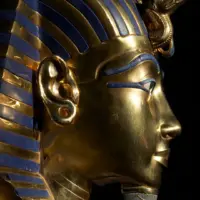 alt="Golden mask of Tutankhamun symbolizing Ancient Egypt DNA continuity to modern Egyptians"