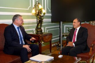 Foreign, petroleum ministers discuss boosting investment in Egypt’s energy sector