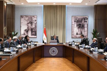 Prime Minister reviews reforms to boost efficiency of state-owned economic authorities