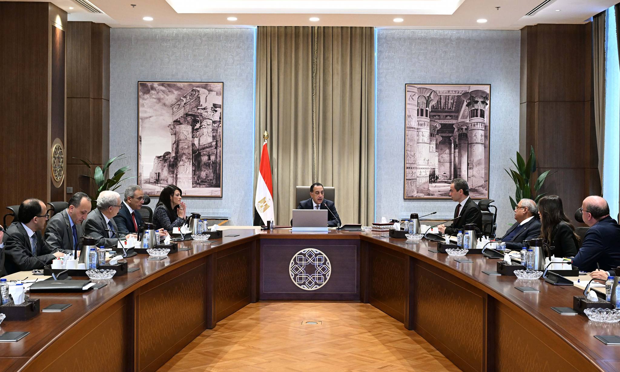 Prime Minister reviews reforms to boost efficiency of state-owned economic authorities