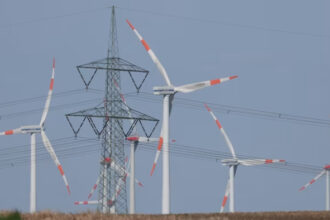 EU drafts central energy plan to fix grid bottlenecks and save billions