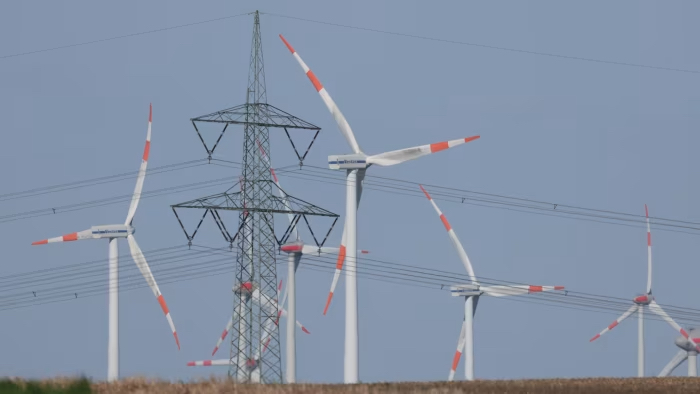EU drafts central energy plan to fix grid bottlenecks and save billions