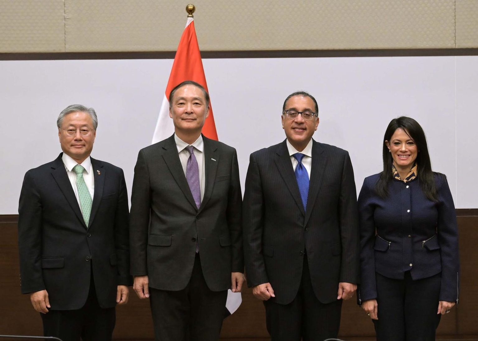 KOICA President with Egypt’s Prime Minister, the Minister of Planning, Economic Development and International Cooperation, and the Former Korean Ambassador to Egypt.