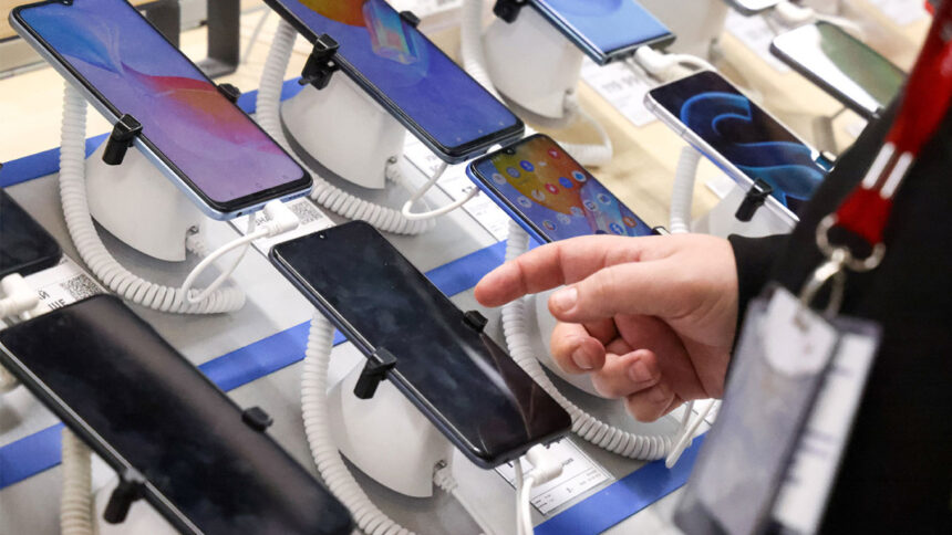 Customs exemption for mobile phones brought from abroad ends Wednesday