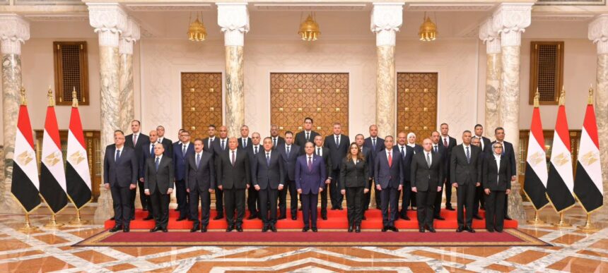 Al-Sisi swears in new governors, calls for enhanced local service delivery
