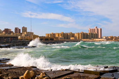 Egypt's PM orders acceleration of coastal protection projects to counter climate change
