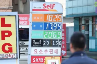 South Korea eyes public driving curbs as oil nears $120, Asia's First Gulf-War-Level Rationing