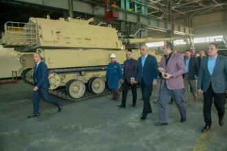 Military Production Minister reviews progress on K9A1EGY howitzer system