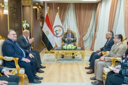 Military Production Minister explores strategic cooperation with Egyptian Arab Land Bank