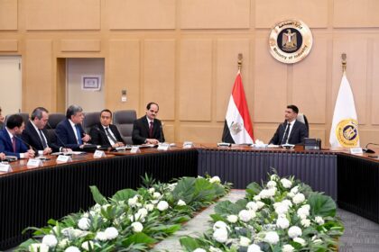 Industry Minister discusses challenges, expansion plans with ceramic producers