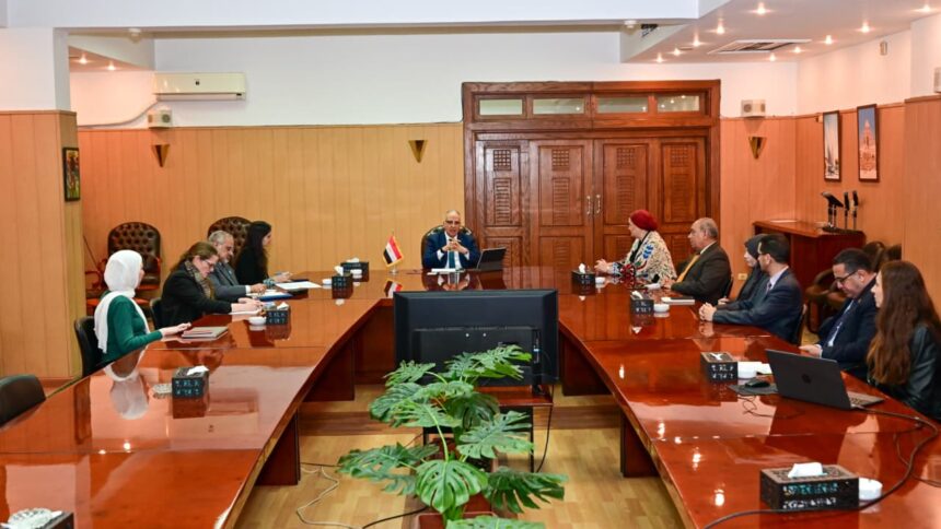 Egypt explores water hyacinth recycling initiative to empower girls