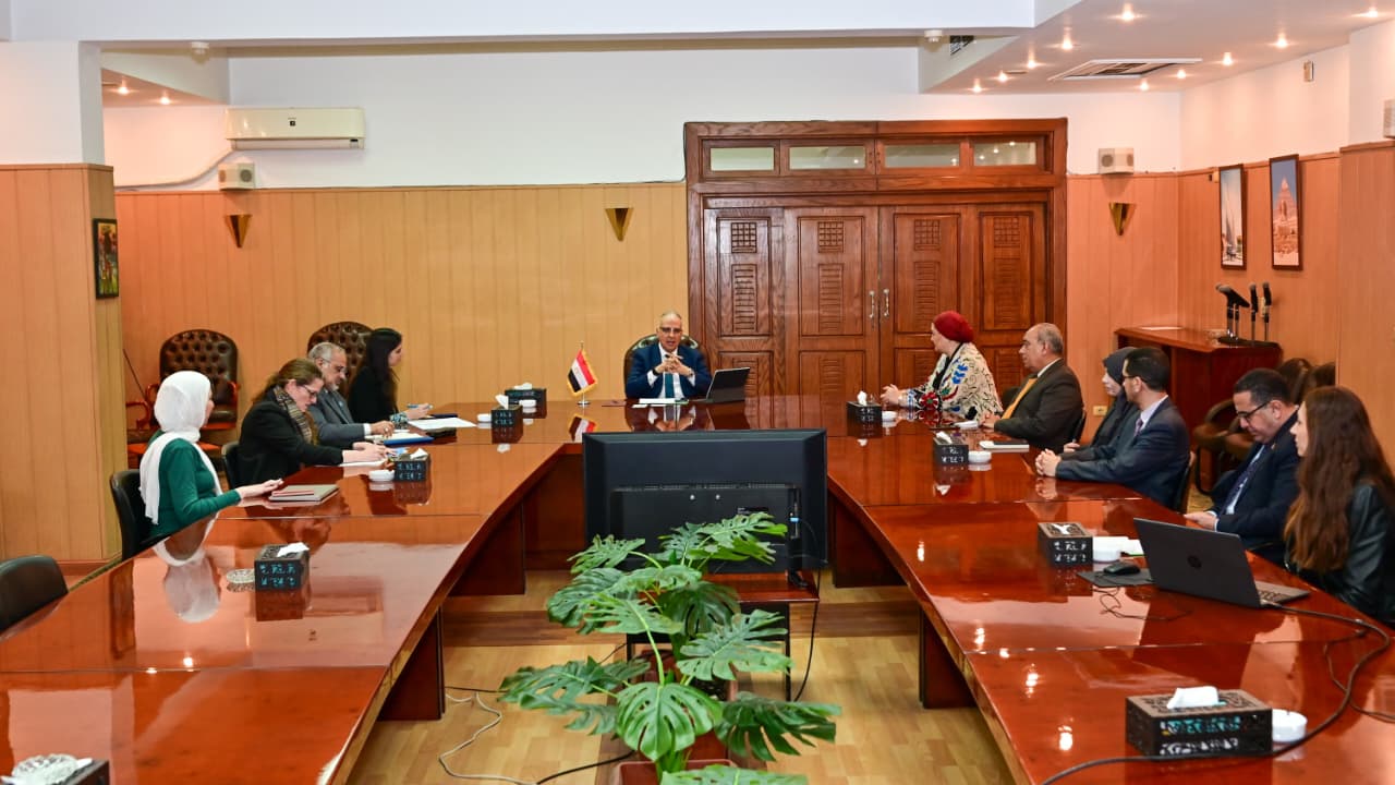 Egypt explores water hyacinth recycling initiative to empower girls