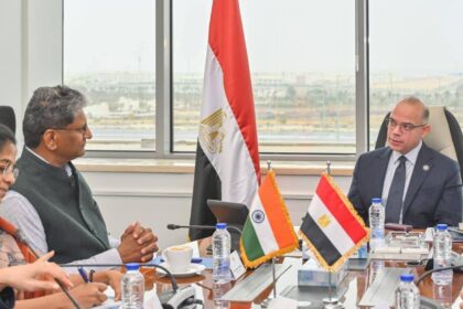 Investment Minister explores deeper economic ties, trade expansion with India