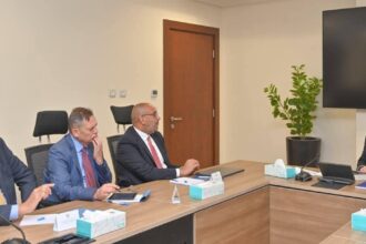 Egypt’s investment minister meets sugar producers to review market conditions, boost investment