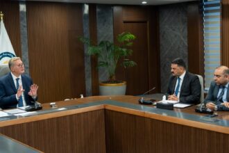 Egypt’s petroleum minister reviews nationwide airborne minerals survey