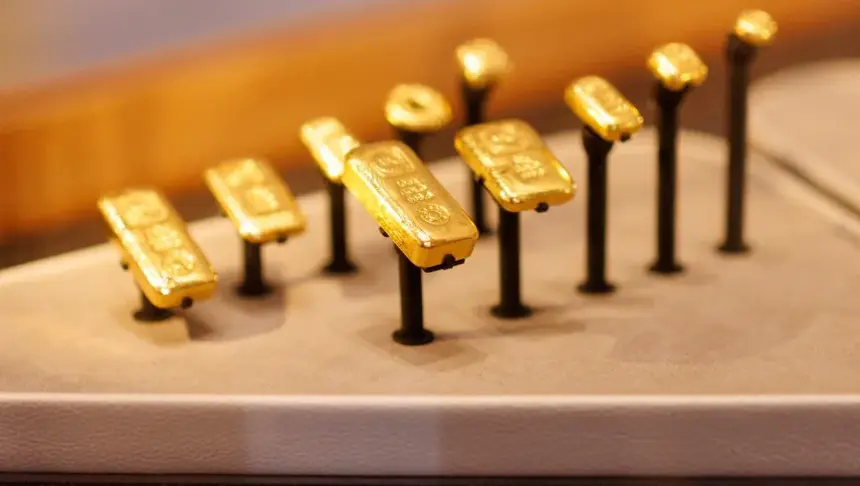 Gold slides below $5,000 as oil-led inflation cools interest rate cut hopes