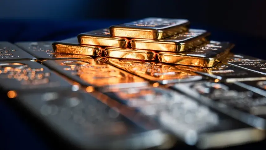 Gold slides toward $4,100 as dollar strengthens amid Iran war fears, rate-rise bets
