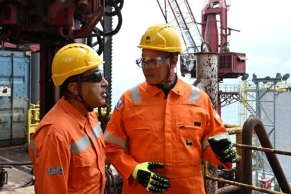 Madbouly inspects offshore rig after major Mediterranean gas discovery