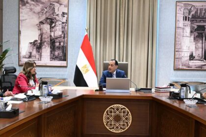 Madbouly reviews progress of development, service projects in New Valley