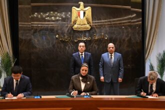 Egypt signs MoU to establish first wind turbine factory, 2 GW wind farm in Gulf of Suez