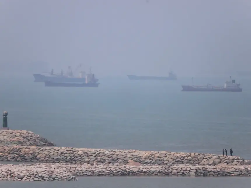 Iran declares Strait of Hormuz closed over Lebanon ceasefire breach as US reports normal shipping