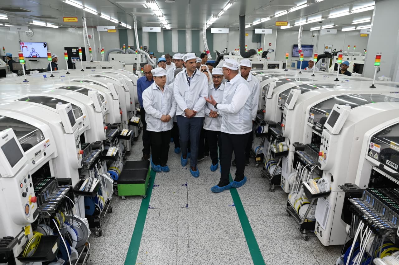 Minister of Industry reviews production at ELARABY, Samsung factories in Beni Suef