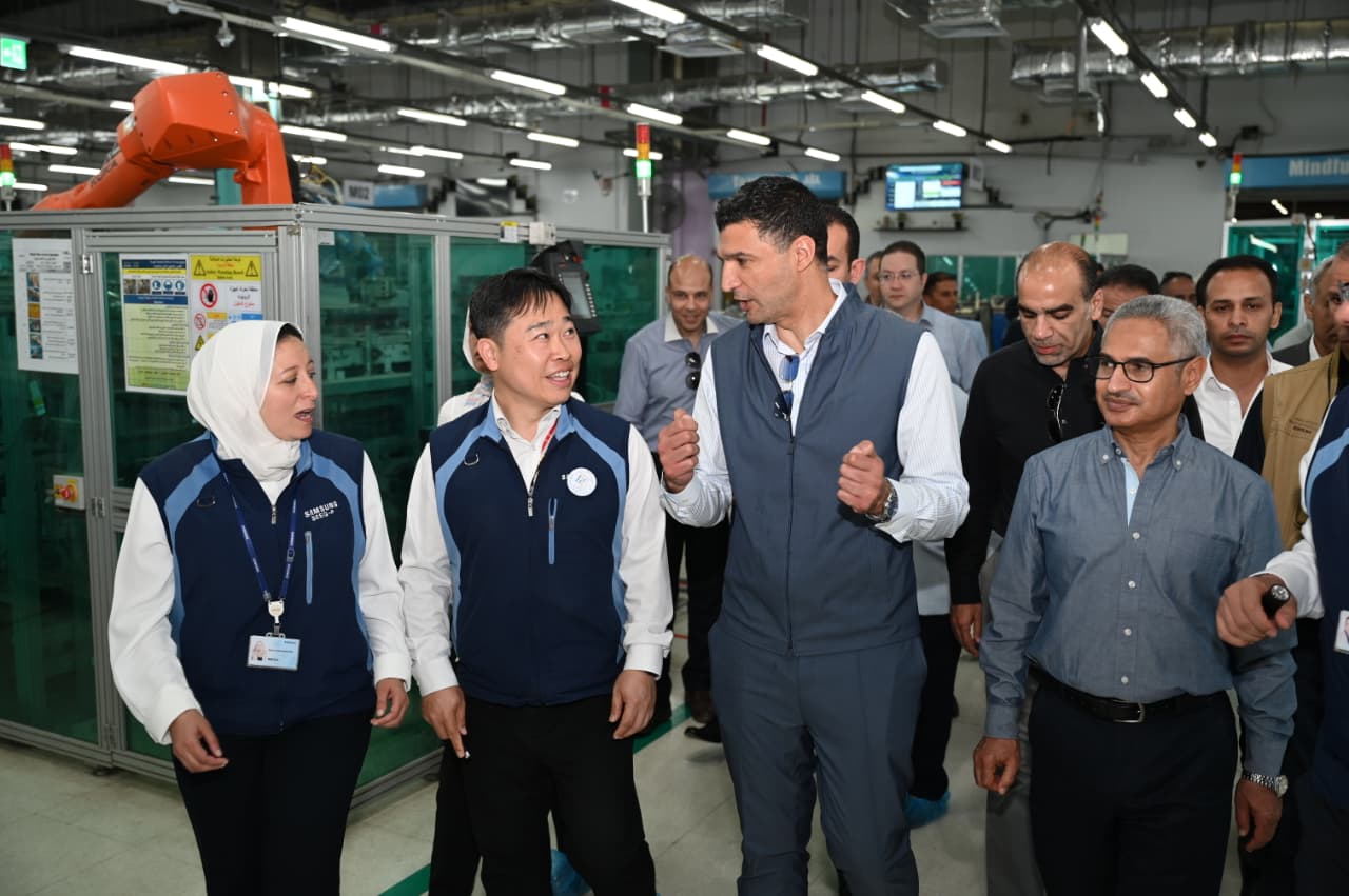 Minister of Industry reviews production at ELARABY, Samsung factories in Beni Suef